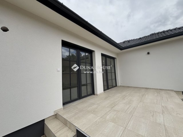 Eladó családi ház, Kecskeméten 99.9 M Ft, 5 szobás