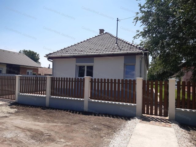 Eladó családi ház, Jászárokszálláson 33.9 M Ft, 2 szobás