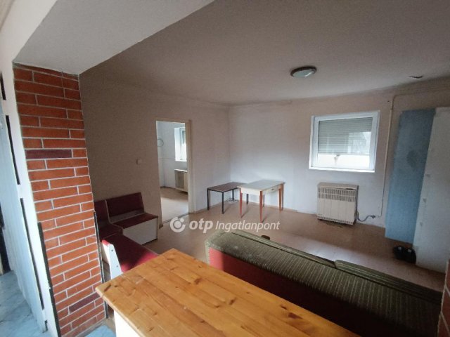 Eladó családi ház, Nyíregyházán 16 M Ft, 1+1 szobás
