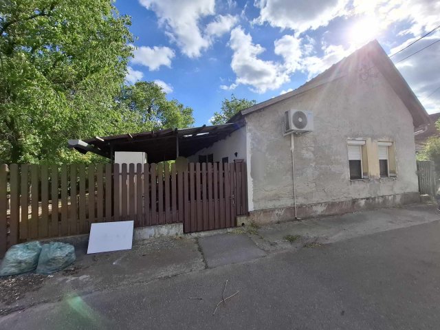 Eladó családi ház, Törtelen 18 M Ft, 2 szobás