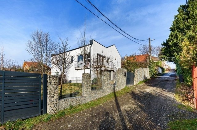 Eladó családi ház, Szentendrén 249 M Ft, 4 szobás