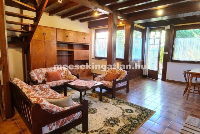 Kiadó családi ház, albérlet, Pécsett 220 E Ft / hó, 1 szobás