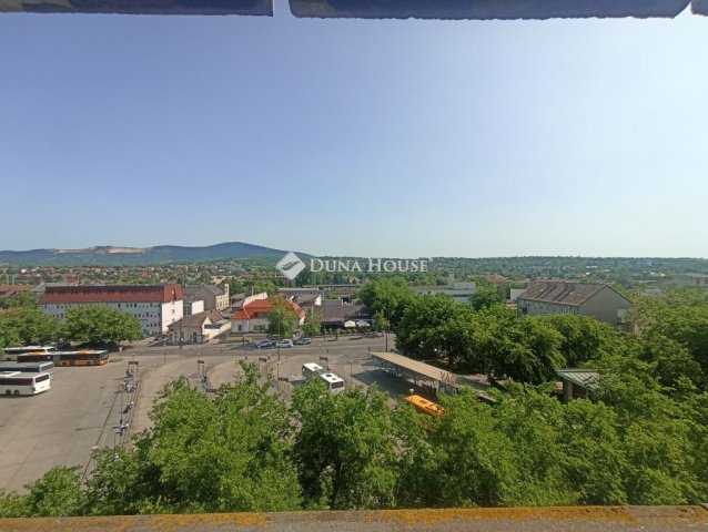 Eladó panellakás, Vácon 57 M Ft, 2 szobás / költözzbe.hu