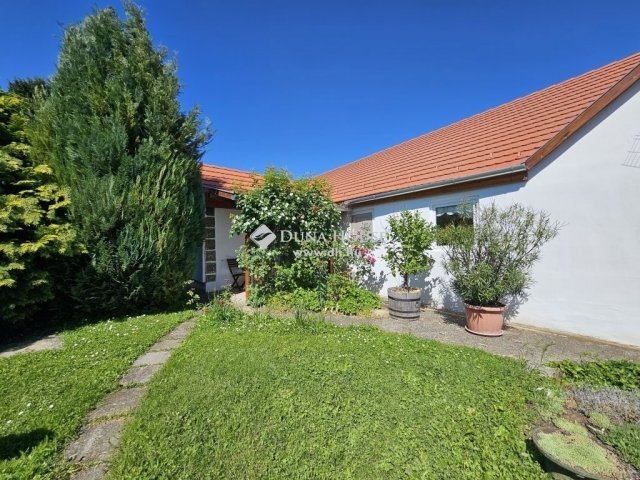Eladó családi ház, Villányban 34.99 M Ft, 4 szobás