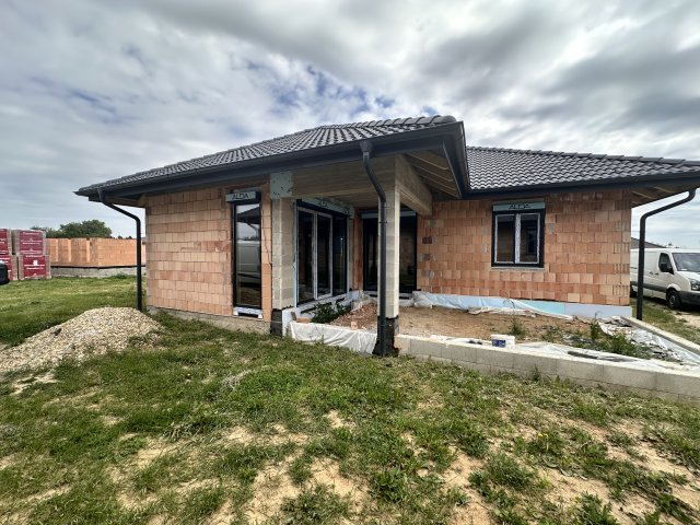 Eladó családi ház, Szombathelyen 99 M Ft, 4 szobás