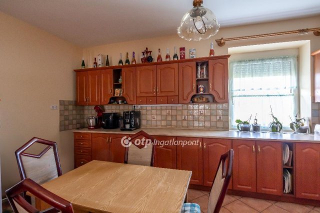 Eladó családi ház, Monostorapátin 90 M Ft, 5+1 szobás