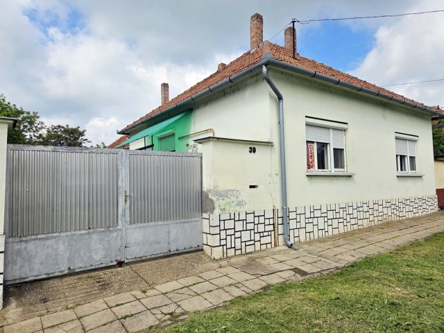 Eladó családi ház, Garán 17.5 M Ft, 4 szobás