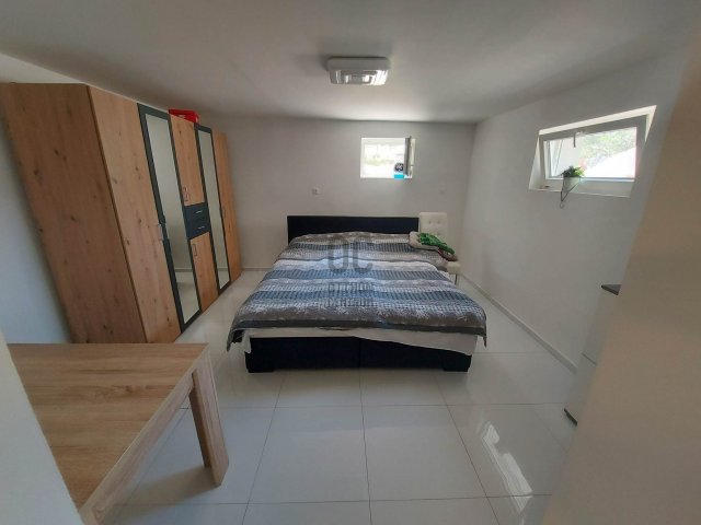 Eladó családi ház, Szigetmonostorban 111.99 M Ft, 7 szobás