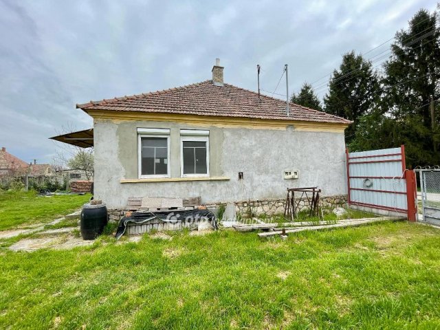 Eladó családi ház, Adásztevelen 28.9 M Ft, 2 szobás