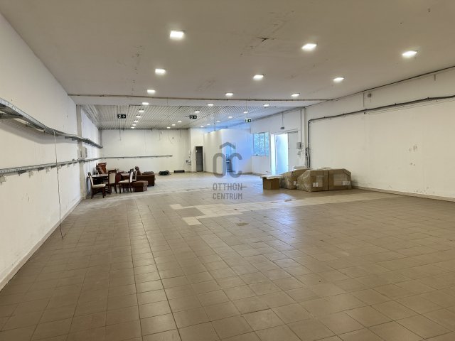 Kiadó ipari ingatlan, Szolnokon 490 E Ft / hó