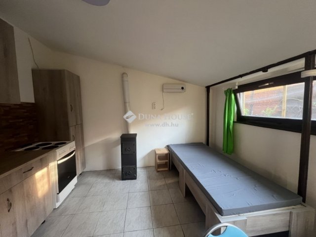 Eladó családi ház, Szegeden 45 M Ft, 2 szobás