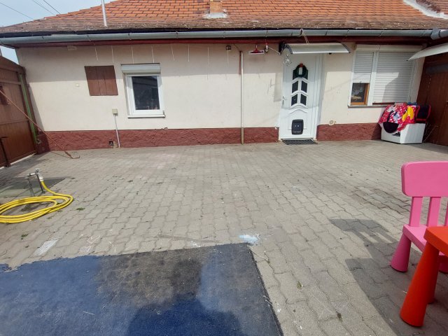 Eladó családi ház, Tiszakécskén 60 M Ft, 3 szobás