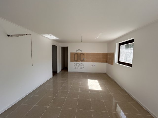 Eladó családi ház, Cegléden 36.9 M Ft, 2 szobás