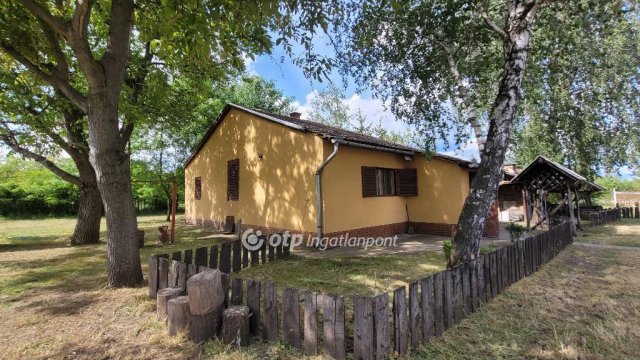 Eladó családi ház, Jászberényben 22.9 M Ft, 2 szobás