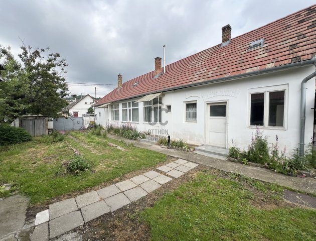 Eladó családi ház, Szekszárdon 32 M Ft, 4 szobás