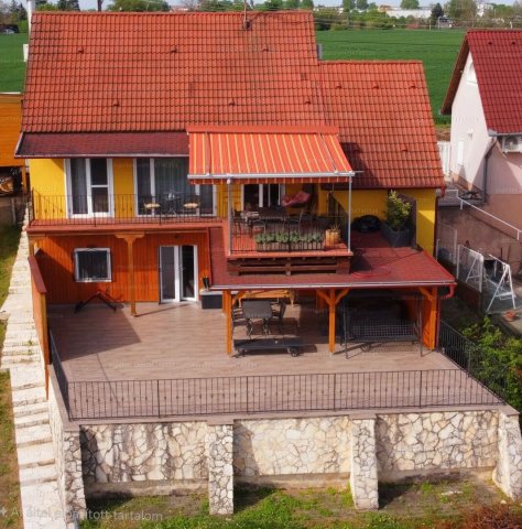 Eladó családi ház, Dunaújvárosban 119.5 M Ft, 6 szobás