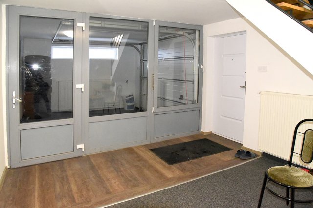 Eladó családi ház, Pécsett 122 M Ft, 4 szobás