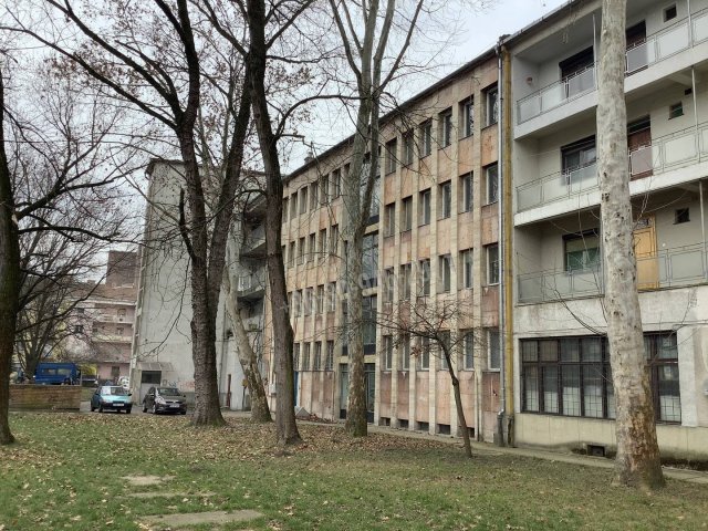 Eladó iroda, Békéscsabán, Szabadság téren 220 M Ft