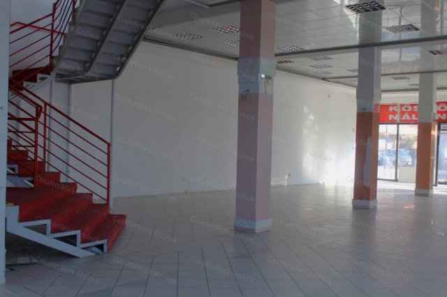Eladó üzlethelyiség, Szolnokon 315 M Ft, 5 szobás