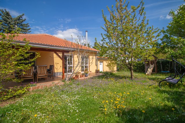Eladó családi ház, Nagykovácsiban, Nyúl utcában 159.9 M Ft