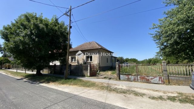 Eladó családi ház, Szigetbecsén 33.8 M Ft, 2 szobás