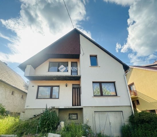 Eladó családi ház, Nyergesújfaluban 65.9 M Ft, 6 szobás