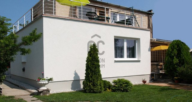 Eladó családi ház, Pápán 86.9 M Ft, 4 szobás