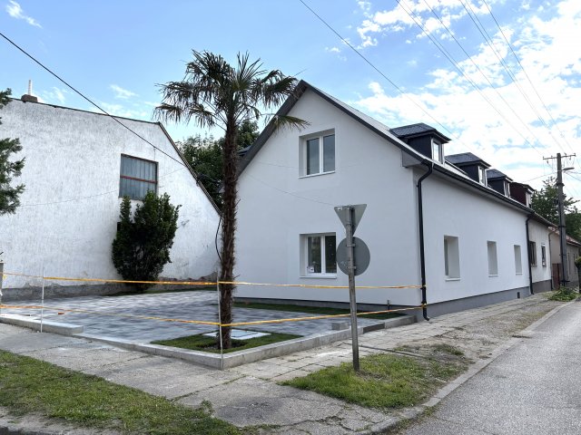 Eladó téglalakás, Esztergomban 68.9 M Ft, 3 szobás