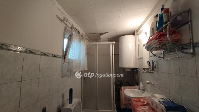 Eladó családi ház, Jászberényben 37 M Ft, 3 szobás