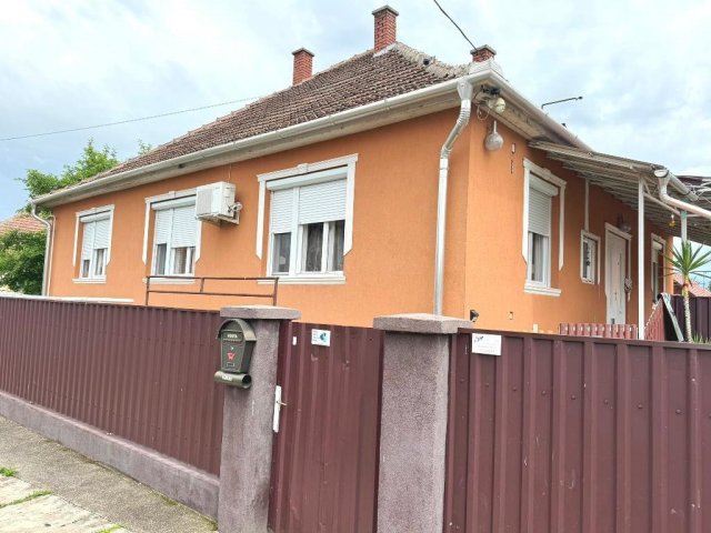 Eladó családi ház, Poroszlón 119 M Ft, 7+1 szobás