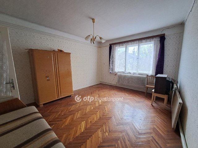 Eladó családi ház, Kisújszálláson 20 M Ft, 2+1 szobás