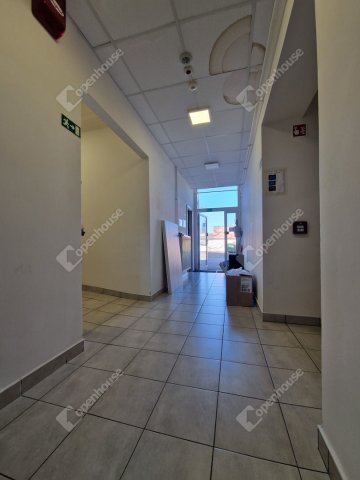 Eladó hotel, Komáromban 808 M Ft, 28 szobás