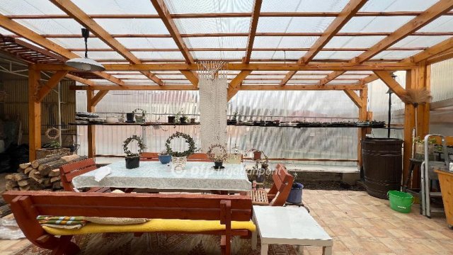 Eladó családi ház, Egerben 48.5 M Ft, 2 szobás