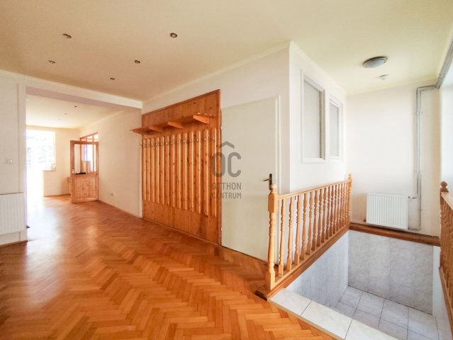 Eladó ipari ingatlan, Székesfehérvárott 155 M Ft