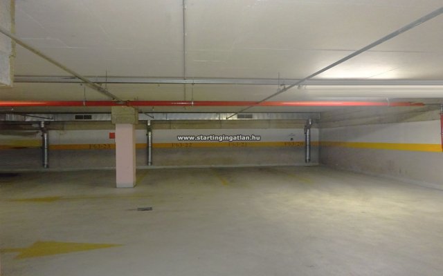 Eladó garázs, Budapesten, VII. kerületben, Holló utcában 13 M Ft