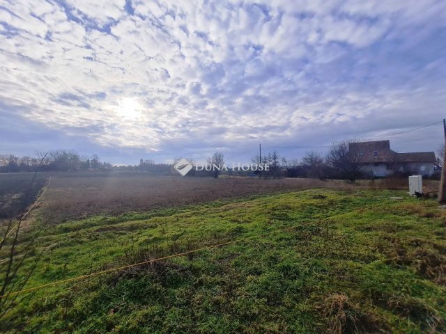 Eladó telek, Balatonszabadiban, Árpád utcában 12.9 M Ft