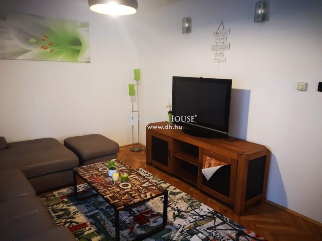 Kiadó téglalakás, albérlet, Pécsett 180 E Ft / hó, 3 szobás