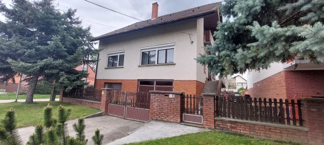 Eladó családi ház, Dombóváron 52.5 M Ft, 7 szobás
