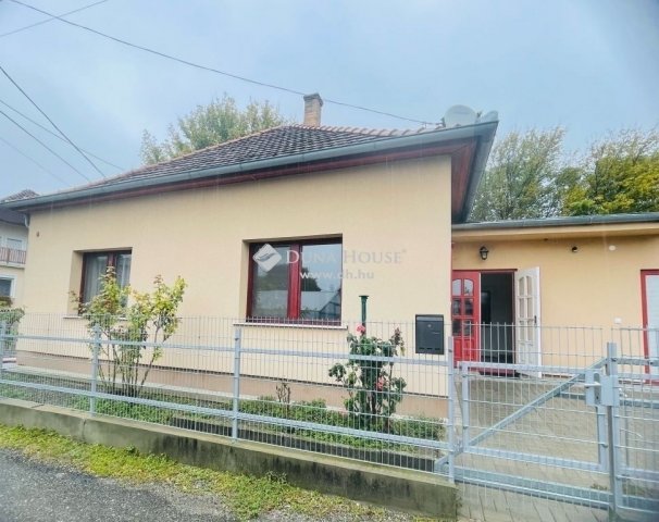 Eladó családi ház, Ráckevén 49.9 M Ft, 3 szobás