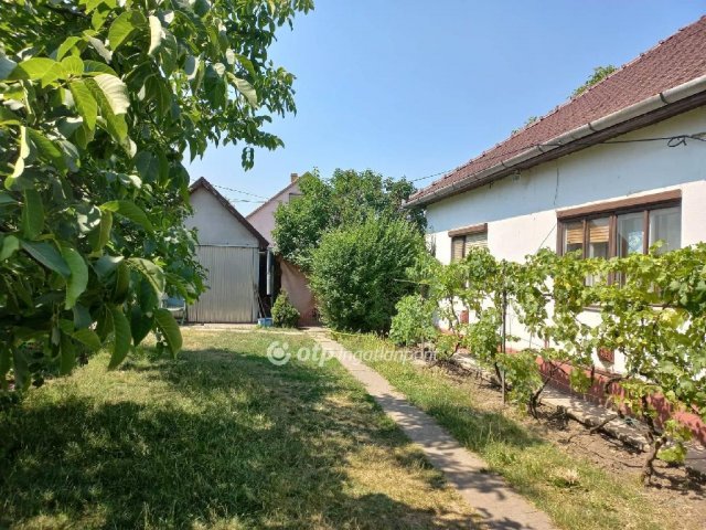 Eladó családi ház, Tiszavasváriban 7.9 M Ft, 2 szobás