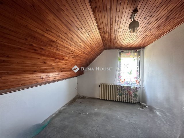 Eladó családi ház, Tamásiban 39.4 M Ft, 7 szobás