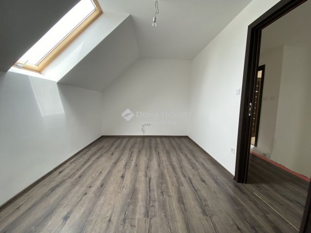 Eladó ikerház, Budapesten, XVI. kerületben 135 M Ft, 5 szobás