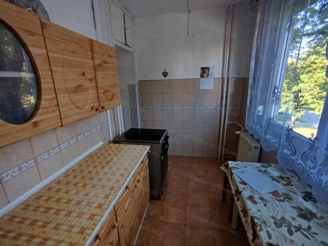 Eladó panellakás, Oroszlányban 29.49 M Ft, 2 szobás