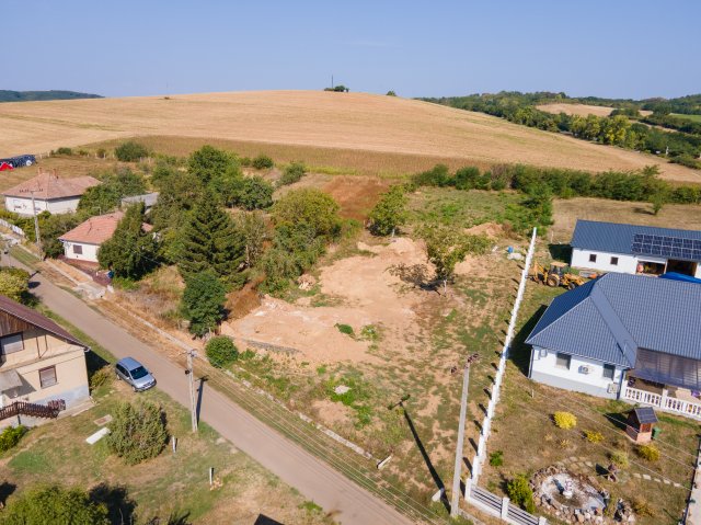 Eladó családi ház, Becskén 26.6 M Ft, 3 szobás