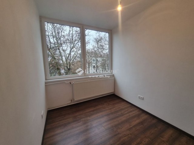 Eladó téglalakás, Jászberényben 32.9 M Ft, 2 szobás