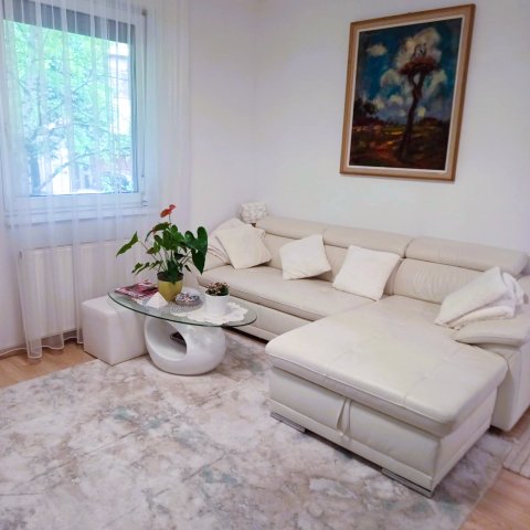 Eladó téglalakás, Szolnokon 43.9 M Ft, 3 szobás
