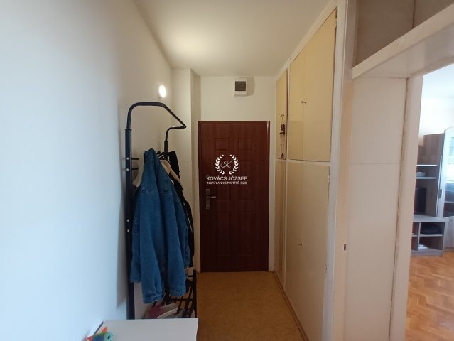 Eladó panellakás, Ózdon 9.5 M Ft, 2 szobás