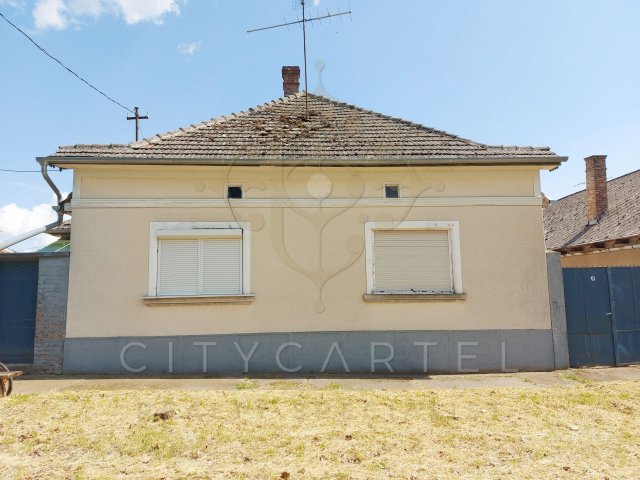 Eladó családi ház, Dunaföldváron 22.6 M Ft, 3 szobás