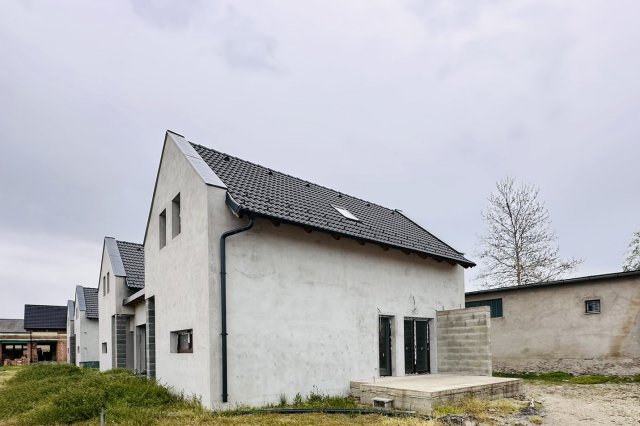 Eladó ikerház, Keszthelyen 98 M Ft, 3 szobás