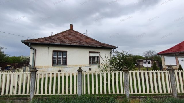 Eladó családi ház, Nagydoboson 8 M Ft, 2 szobás
